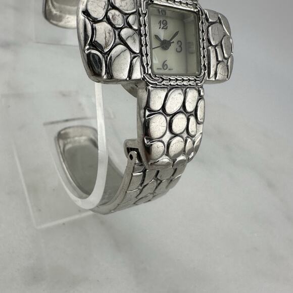 Women’s Silver Pebbled Cross Cuff Watch Mother of Pearl Dial - Has New Battery - Picture 4 of 14